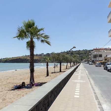 Beach Home Аньоне-Баньї Екстер'єр фото